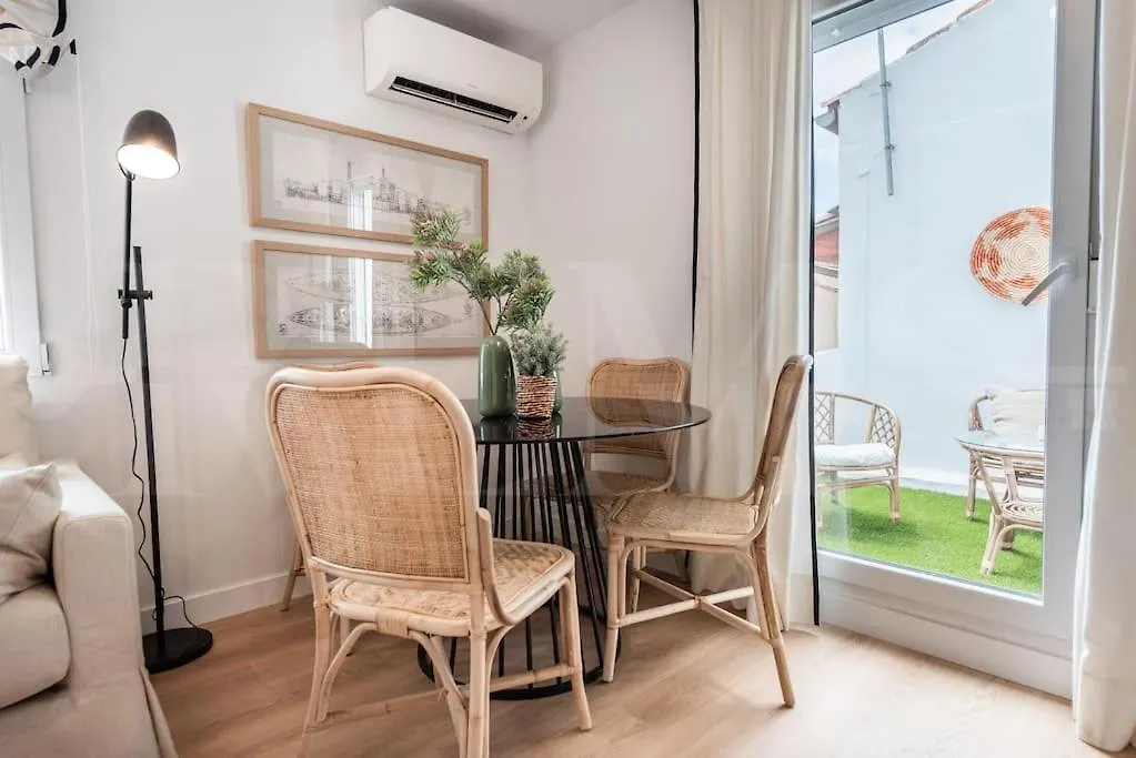 Apartment With Cathedral View & Terrace By Rems Málaga