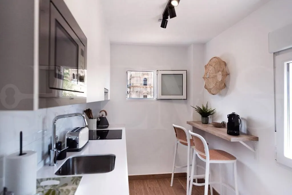Apartment With Cathedral View & Terrace By Rems Málaga