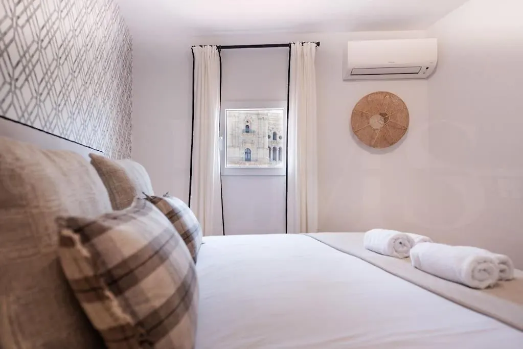 Apartment With Cathedral View & Terrace By Rems Málaga